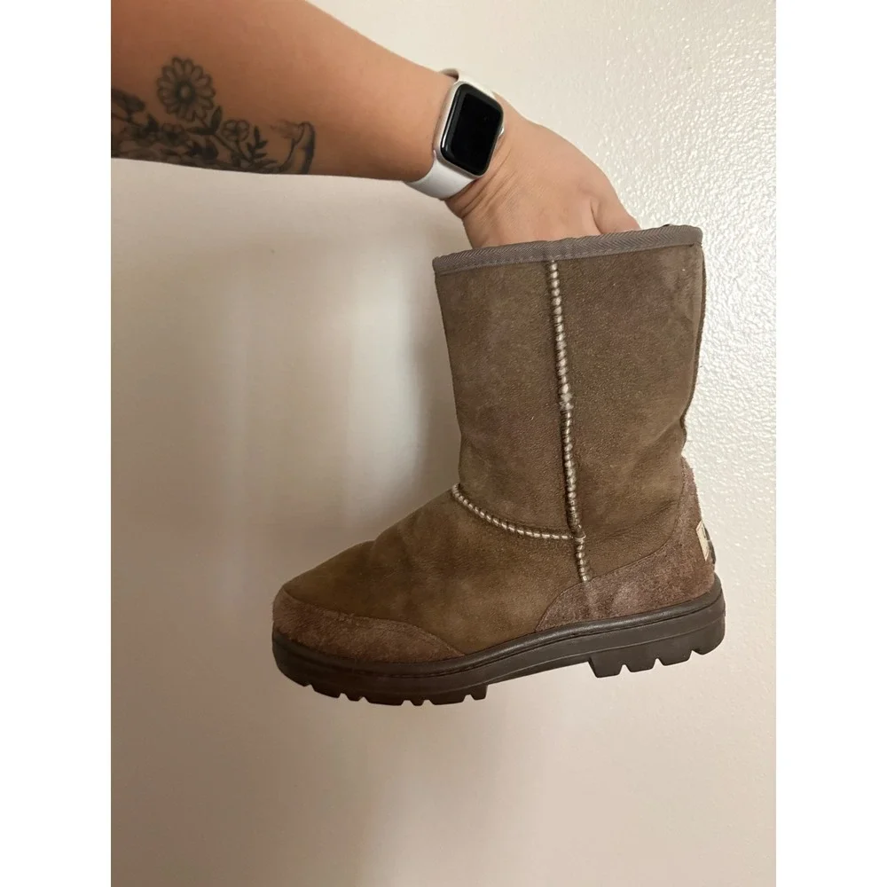 UGG Australia ultimate Short Womens Brown Suede Sheepskin Boots Size 7